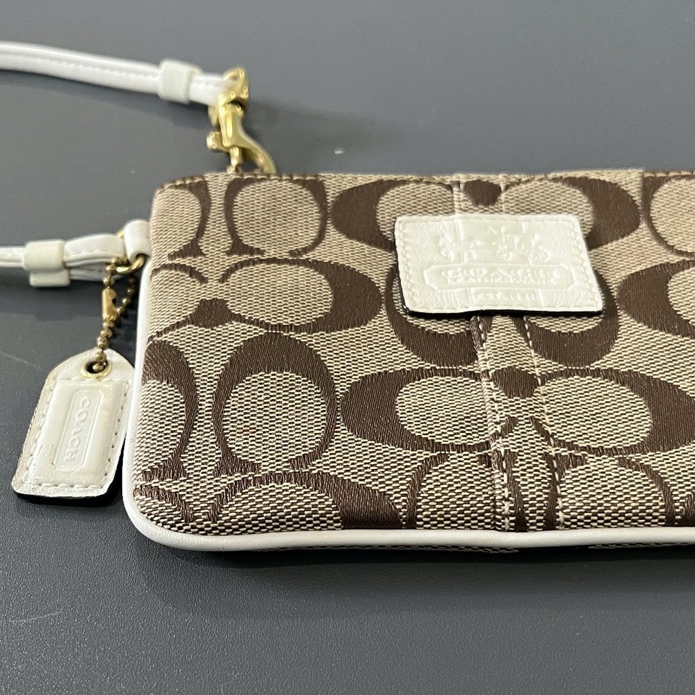 Coach Medium Corner Zipper Wristlet in Signature Canvas